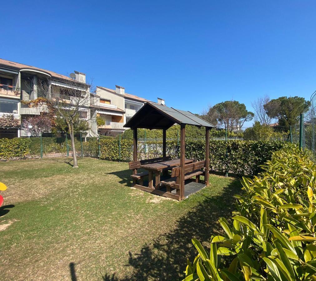 Apartment With Garden And Grill - Green Residence Sirmione Desenzano del Garda Exterior photo